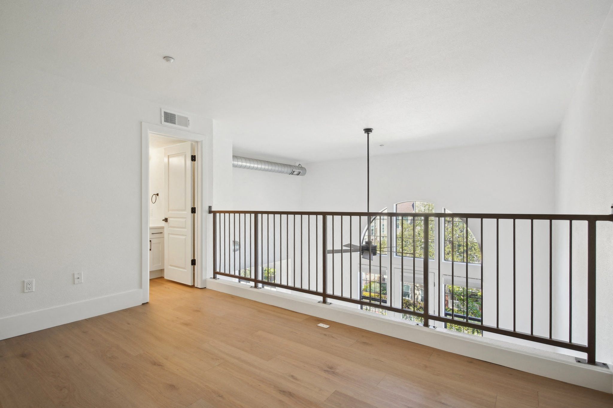 Fountain Plaza - Loft